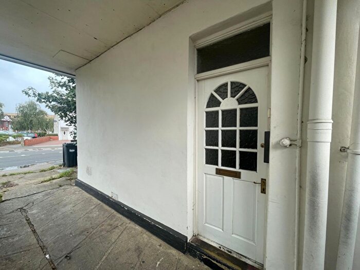 1 Bedroom Flat To Rent In Hounslow, TW3