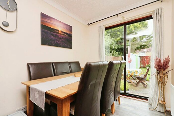 3 Bedroom End Of Terrace House For Sale In Duncan Close, Welwyn Garden City, Herts, AL7