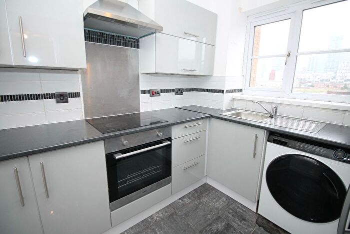 2 Bedroom Flat For Sale In Wheatsheaf Close, Isle Of Dogs, E14
