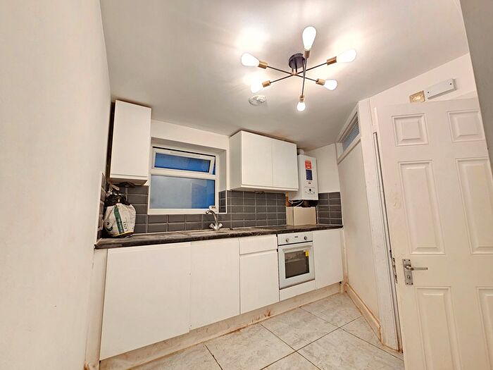 1 Bedroom Flat To Rent In Finchley Lane, London, NW4