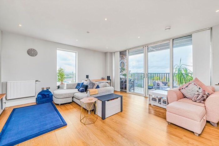 2 Bedroom Flat For Sale In Plough Lane, Tooting, SW17