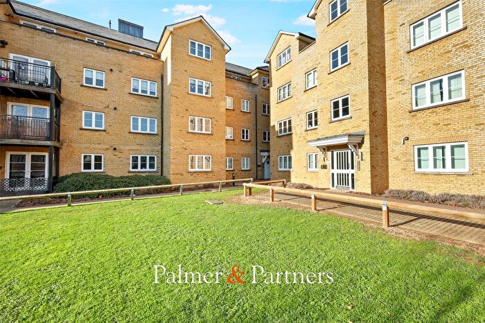 2 Bedroom Flat For Sale In Clarendon Way, Colchester, Essex, CO1