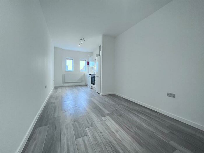 1 Bedroom Flat To Rent In Albury Grove Road, Cheshunt, EN8