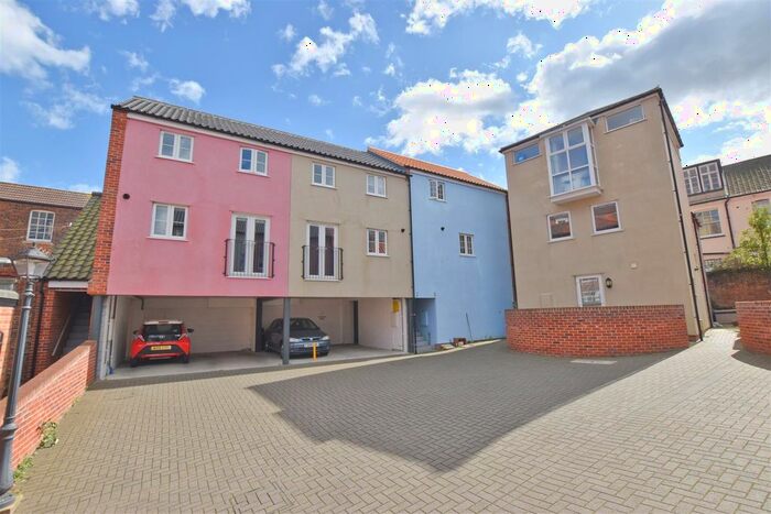 2 Bedroom Maisonette To Rent In Church Street, Cromer, NR27