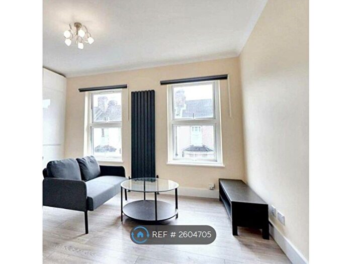 2 Bedroom Flat To Rent In Chesterton Terrace, London, E13