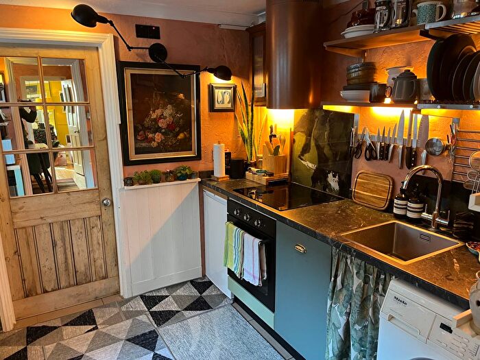 2 Bedroom Cottage For Sale In Church Walk, Chertsey, KT16