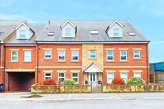 2 Bedroom Flat To Rent In The Avenue, Camwal Court, HG1