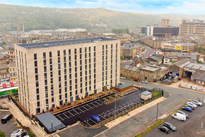 1 Bedroom Flat To Rent In Cow Green, Halifax, HX1