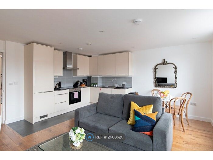 2 Bedroom Flat To Rent In Castle Road, London, NW1