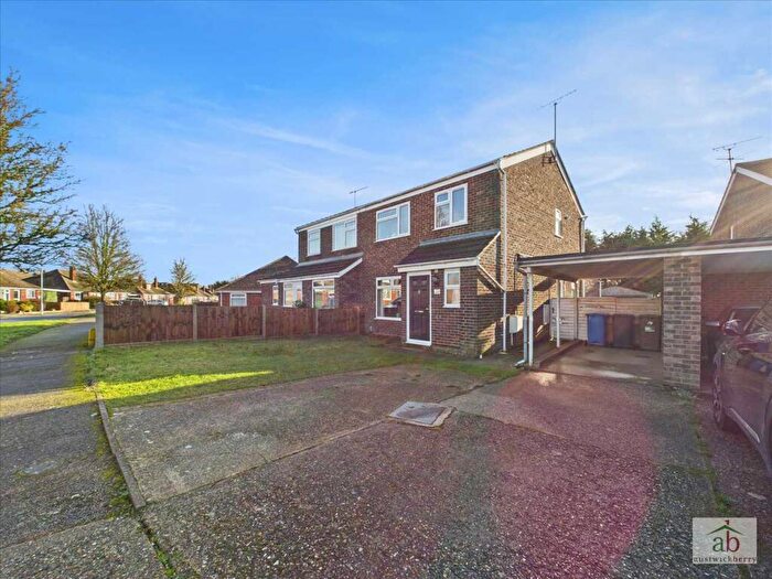 3 Bedroom Semi Detached House For Sale In Sandown Road, Ipswich, IP1