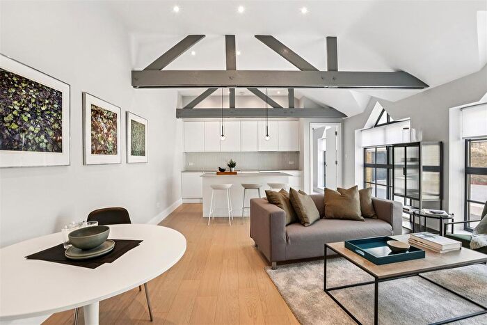 1 Bedroom Flat For Sale In Caxton Road, London, W12