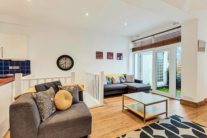 2 Bedroom Flat To Rent In Flat, Rye Apartments, London, SE15