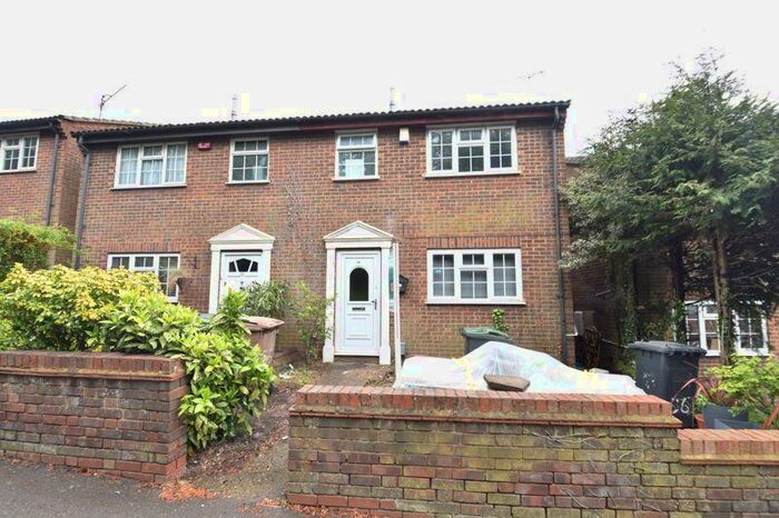 3 Bedroom Semi-Detached House To Rent In Crawley Green Road, Luton, LU2