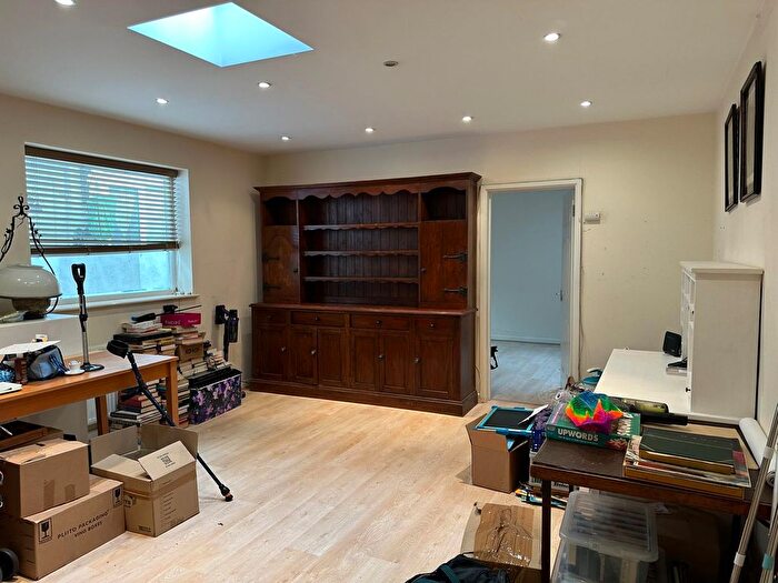 1 Bedroom Flat To Rent In Finchley Road, London, NW11