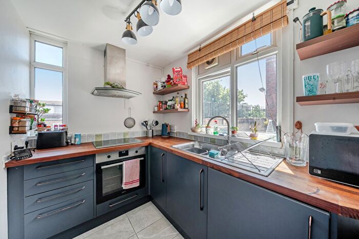 2 Bedroom Flat For Sale In Carlton Grove, London, SE15