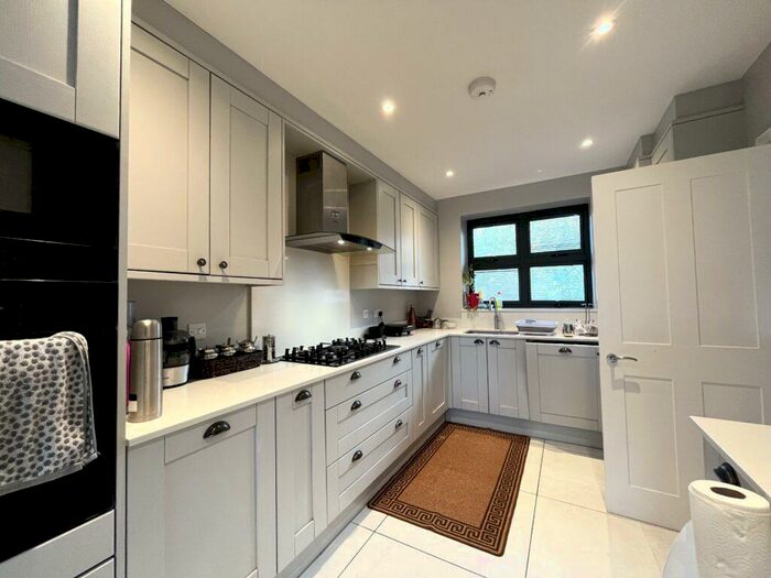 3 Bedroom House To Rent In Aran Mews, EN5