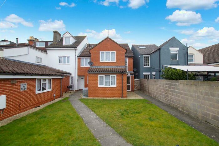 2 Bedroom Flat To Rent In Lansdown Rd, Old Town, SN1