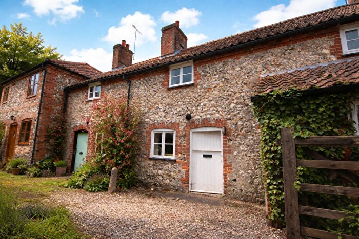 2 Bedroom Cottage For Sale In Nethergate Street, Harpley, PE31