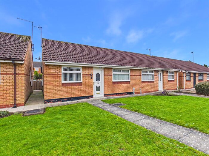 2 Bedroom Semi-Detached Bungalow For Sale In Sable Close, Summergroves Way, Hull, HU4