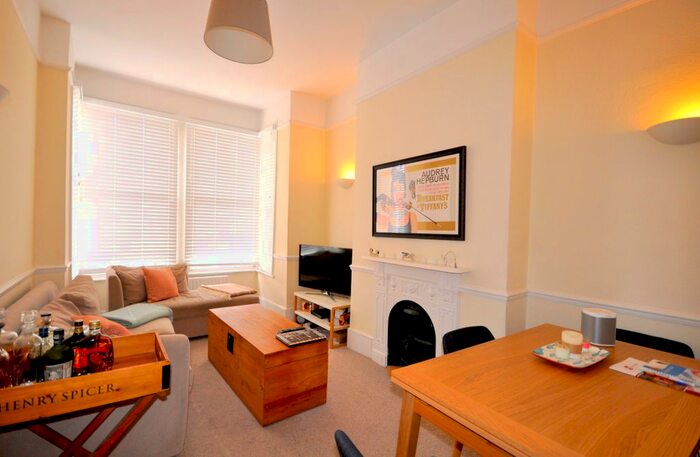 2 Bedroom Flat To Rent In Beverley Road, London, W4