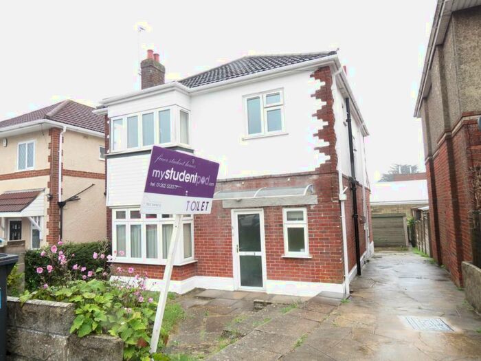 6 Bedroom House To Rent In Bedroom Detached House In Winton, BH9