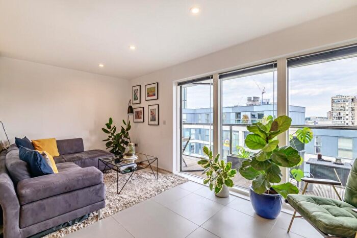 2 Bedroom Flat To Rent In Dance Square, London, EC1V