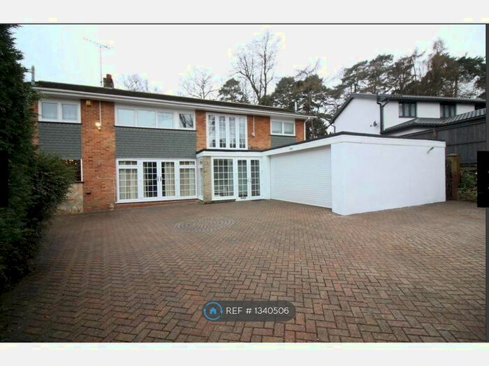 5 Bedroom Detached House To Rent In Calvin Close, Camberley, GU15