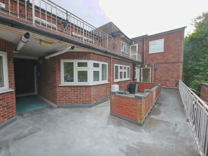 2 Bedroom Flat To Rent In Rowland Place, Northwood, HA6