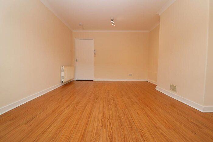 2 Bedroom Flat To Rent In Dumbarton Road, Glasgow, G14
