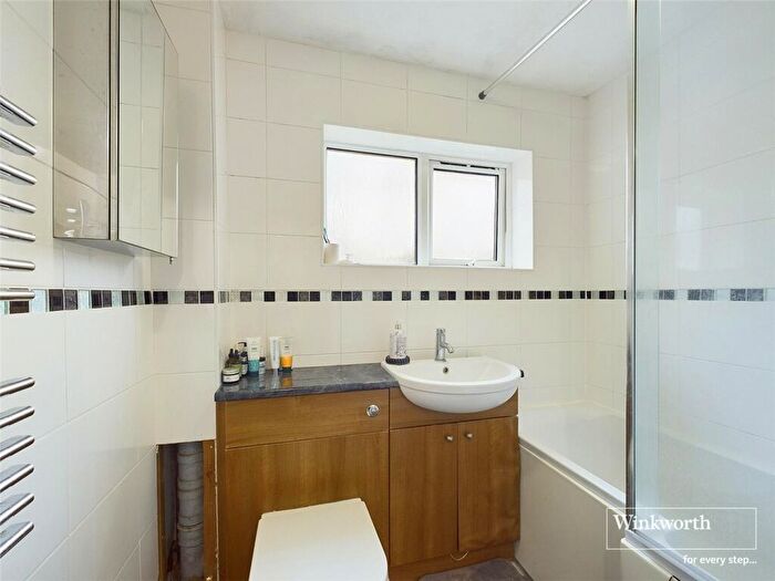 2 Bedroom Apartment To Rent In St. Marys Avenue, Purley On Thames, Reading, Berkshire, RG8