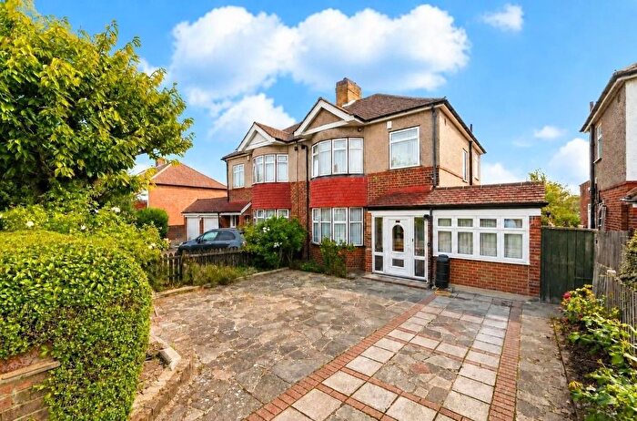 4 Bedroom Semi-Detached House For Sale In Chapel Farm Road, Mottingham, SE9