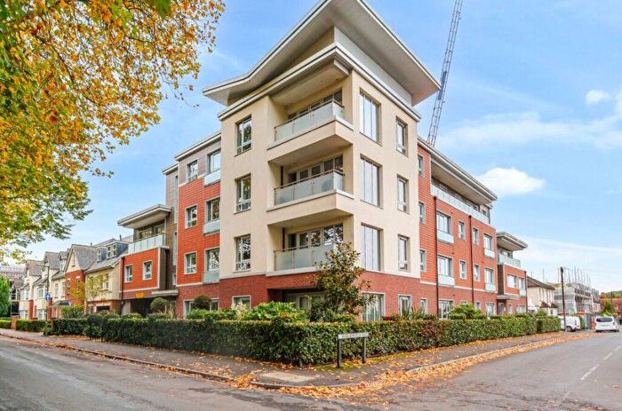 2 Bedroom Flat To Rent In Woking, Surrey, GU21