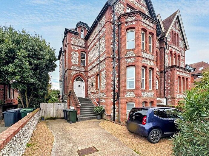 2 Bedroom Flat For Sale In Grange Gardens, Eastbourne, BN20
