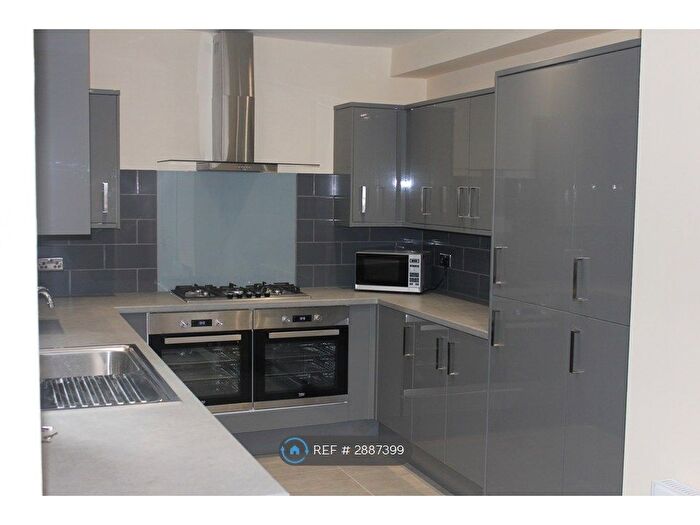 6 Bedroom Terraced House To Rent In Deramore Street, Manchester, M14