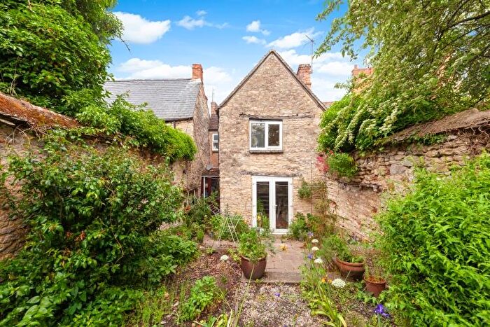 2 Bedroom Cottage To Rent In Market Place, Woodstock, OX20