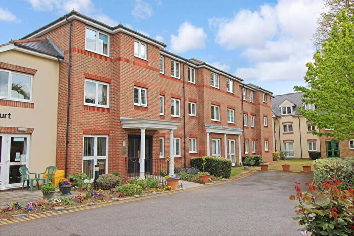 2 Bedroom Apartment For Sale In Spalding Court, Chelmsford, CM1
