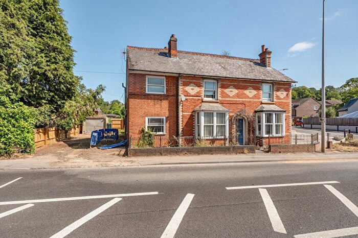 3 Bedroom Semi-Detached House For Sale In Bath Road, Woolhampton, Reading, RG7