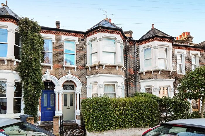 1 Bedroom Flat To Rent In Holmewood Road, Brixton, London, SW2
