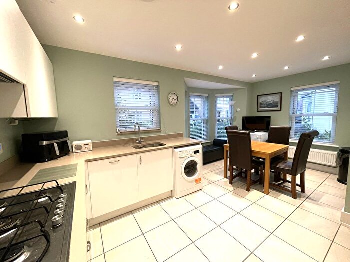 4 Bedroom End Of Terrace House For Sale In Parry Rise, Biggleswade, SG18