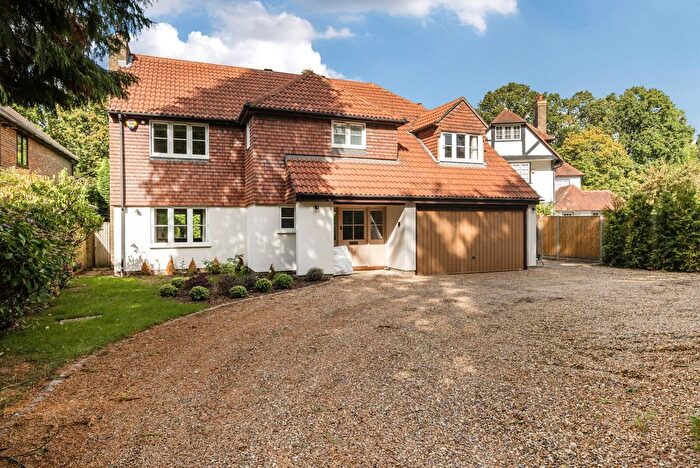 5 Bedroom Detached House For Sale In Blackdown Avenue, Pyrford, GU22