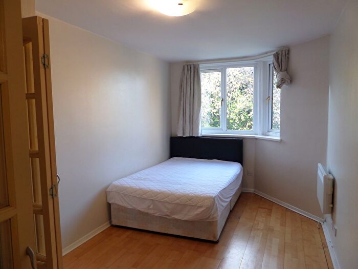 2 Bedroom Flat To Rent In Angelfield, Hounslow, TW3