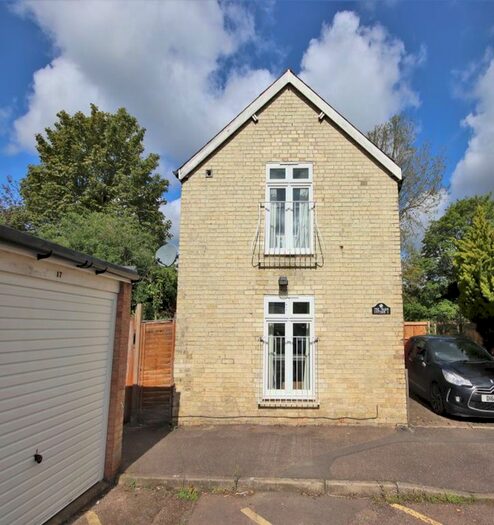 2 Bedroom Property To Rent In Tenby Close, Cherry Hinton, Cambridge, CB1