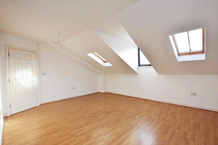 2 Bedroom Flat To Rent In Elmers End Road Beckenham, BR3