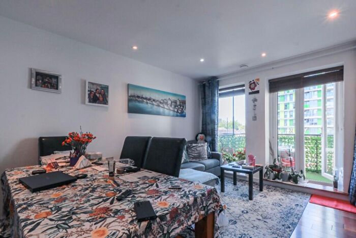 2 Bedroom Apartment For Sale In High Street, London, E15