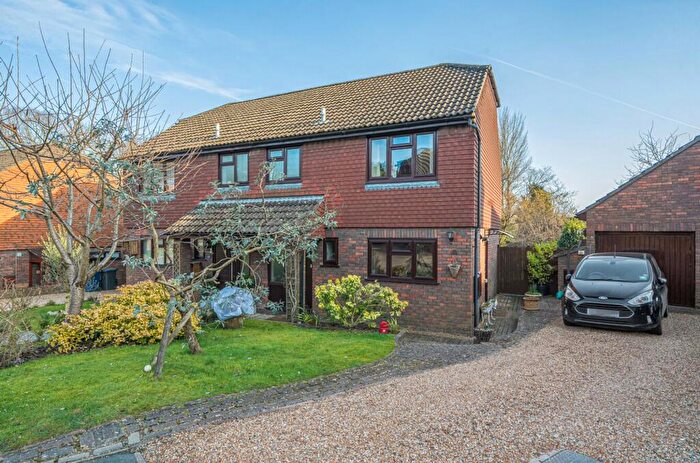 3 Bedroom Semi-Detached House For Sale In Crofts Close, Chiddingfold, GU8