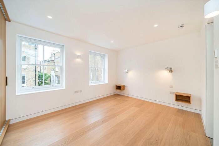 4 Bedroom Flat To Rent In Lonsdale Road, Notting Hill, W11