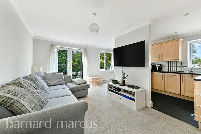 2 Bedroom Flat For Sale In St. Lukes Road, Whyteleafe, CR3