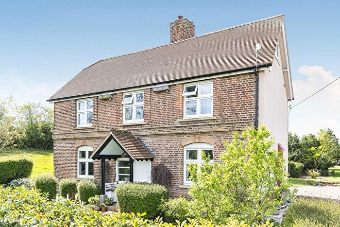 3 Bedroom Detached House For Sale In Layhams Road, Keston, BR2