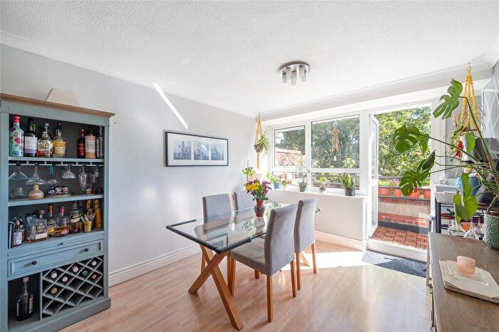 3 Bedroom Flat For Sale In Bullen Street, Battersea, SW11