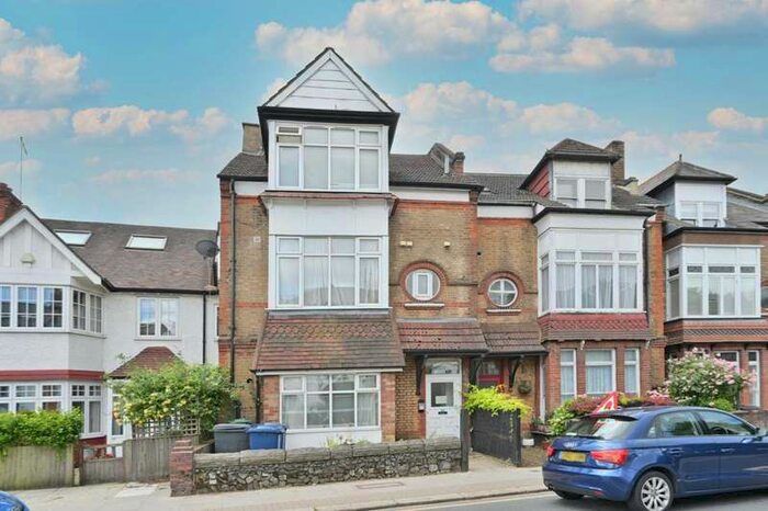 Flat To Rent In Fortis Green, East Finchley, N2